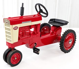 Scale Models Farmall 560 Narrow Front Pedal Tractor