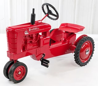 Scale Models Farmall Super M-TA Narrow Front Pedal Tractor