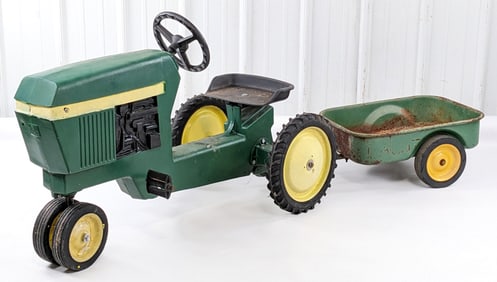 Ertl John Deere Model 520 Narrow Front Pedal Tractor w/ Trailer