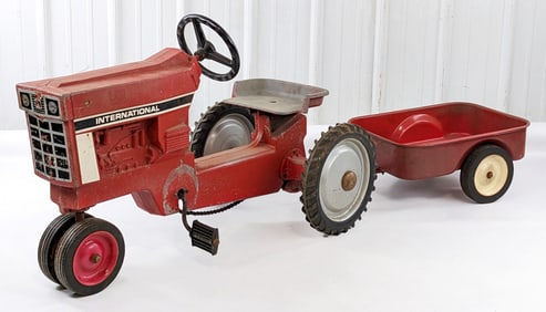 Ertl International Model 404 86 Series Narrow Front Pedal Tractor w/ Trailer