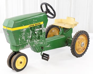 Ertl John Deere Model No. 520 Narrow Front Pedal Tractor