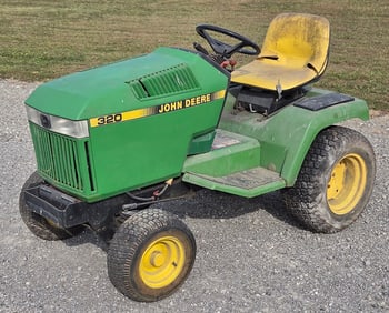 1993 John Deere 320