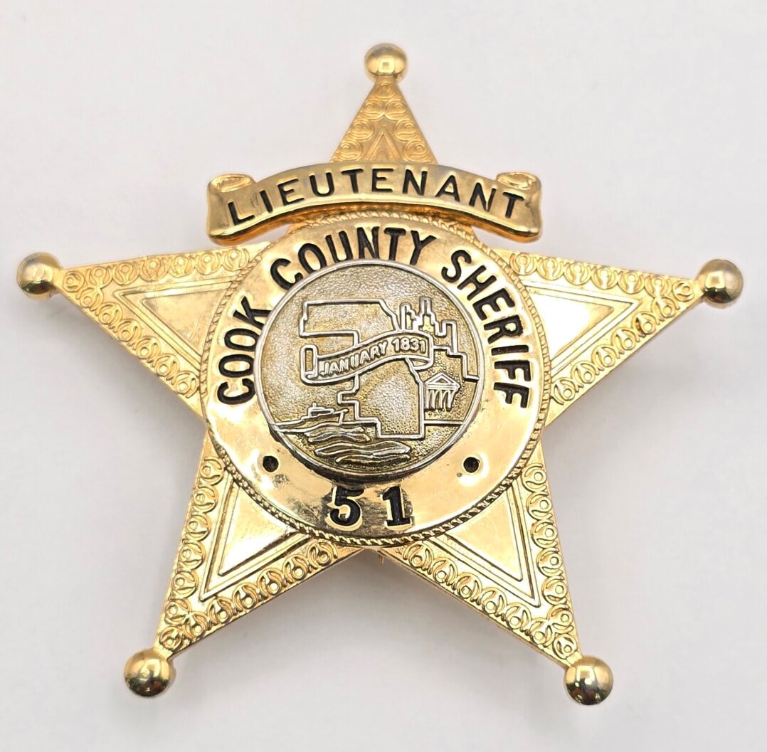 Obsolete Cook County Illinois Sheriff Lieutenant 5-Point Star Badge #51 (1 of 2)