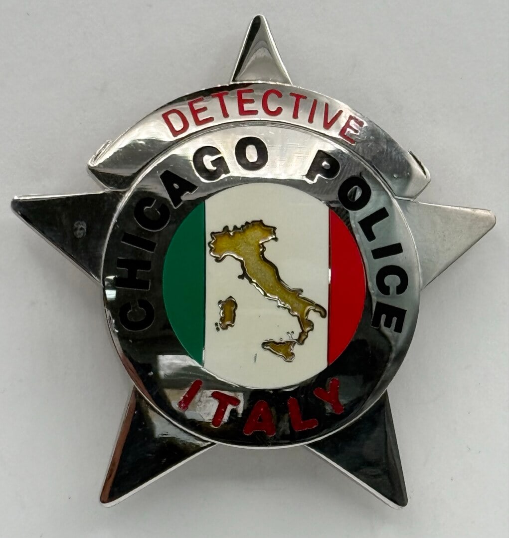 Obsolete Newer Chicago Police Detective Italy Nationality Badge: Obsolete Newer Chicago Police Detective Italy 6-Point Star Nationality Badge. Badge is in nice condition with a pin back, has little to no wear. No maker mark. It measures approximately 2-3/4" tall by