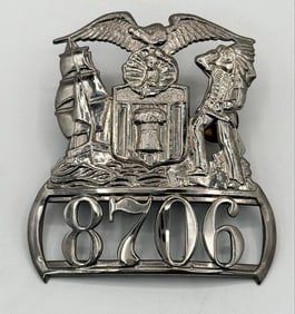 Obsolete Chicago Police Cap Badge #8706