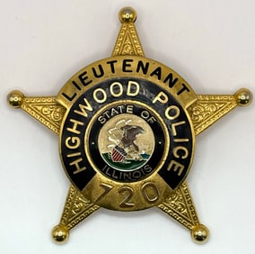 Obsolete Nielson Mfg. Highwood Illinois Police Lieutenant 5-Point Star Badge #720