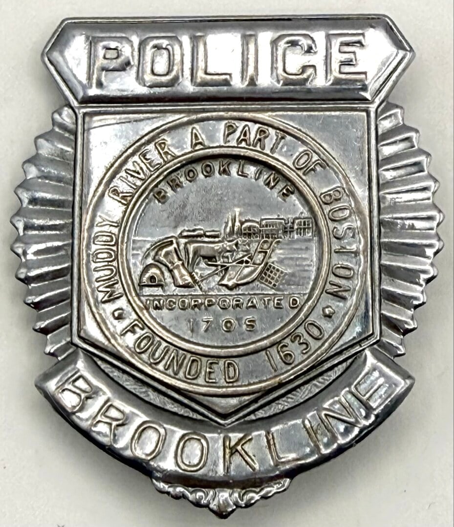 Obsolete Robbins Co. Brookline Massachusetts Police Shield Badge #D95 (1 of 2)