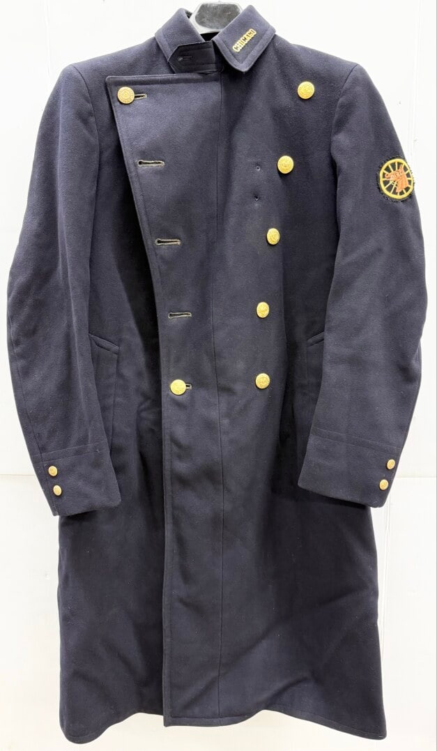 Vintage Chicago City Mounted Police Formal Wool Coat: Vintage Chicago City Mounted Police Formal Wool Coat. Made of heavy deep blue wool with a quilted liner. Has the horse head within a wheel shoulder patch and Chicago collar pin with City Of Chicago Po