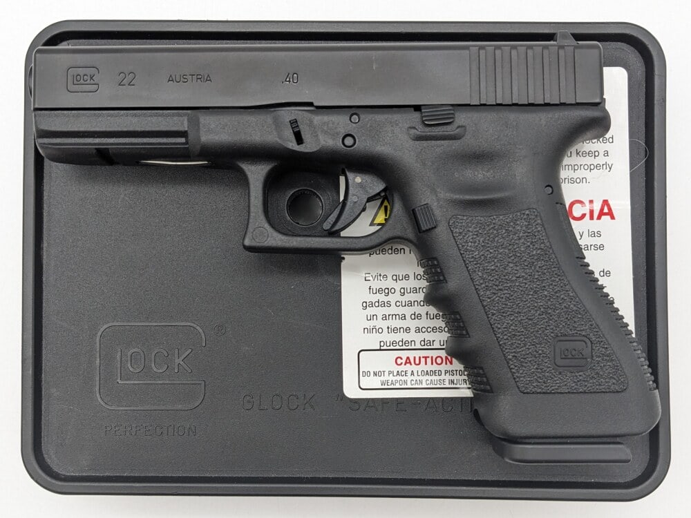 Glock Model 22 .40 S&W Semi Auto Pistol w/ Case: Manufacturer: Glock, Model: 22, Type: Pistol, Caliber/Gauge: .40 S&W, Barrel: 4-3/8 inch, Choke: , Finish: Black, Grip: Polymer, Stock: , Condition: Very nice with light wear from use and handling. Br