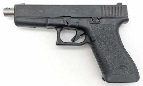 Glock Model 22 .40 S&W Semi Auto Pistol w/ Case