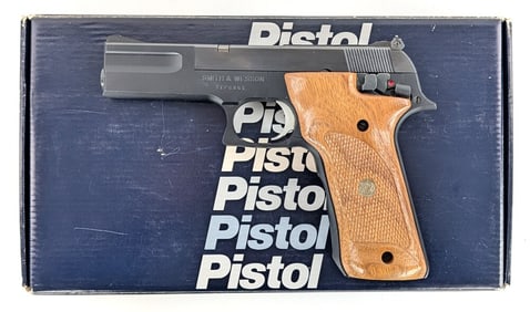 Smith & Wesson Model 422 .22 LR Semi Auto Pistol w/ Box