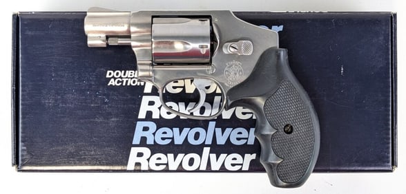 Smith & Wesson Model 640 .38 Special Hammerless Revolver w/ Box