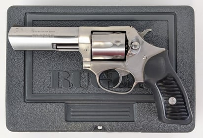 Ruger SP101 .32 H&R Mag Revolver w/ Case