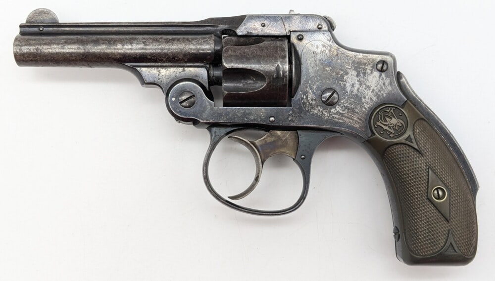 Smith & Wesson Safety Hammerless Lemon Squeezer .32 S&W Top Break Revolver: Manufacturer: Smith & Wesson, Model: Safety Hammerless, Type: Revolver, Caliber/Gauge: .32 S&W, Barrel: 3 inch, Choke: , Finish: Worn Blued, Grip: Hard Rubber, Stock: , Condition: Heavy finish wear an