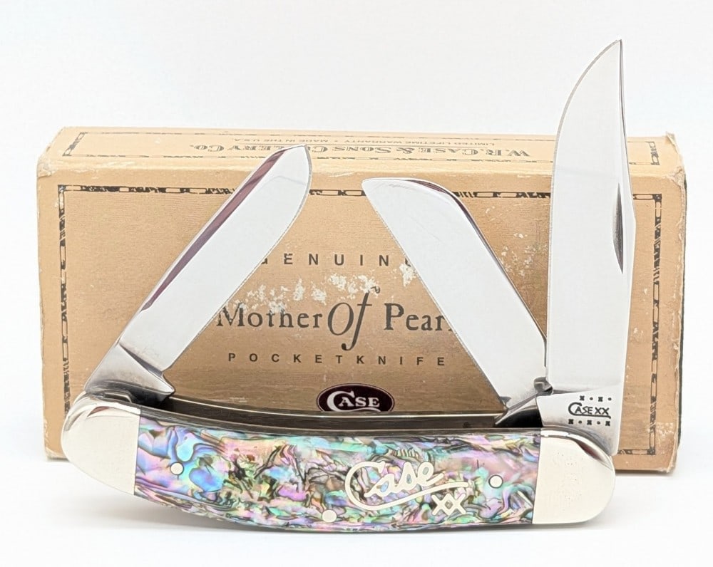 2001 Case XX Silver Script Abalone Sowbelly TB8339 w/ Case: Knife is in very nice condition with light scuffs from handling. Overall measures 3-3/4in when closed.