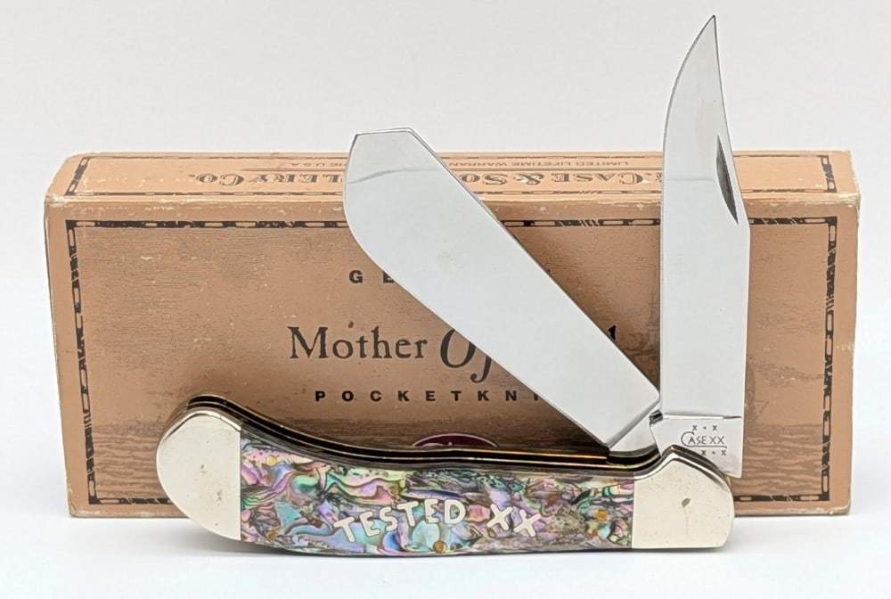 2003 Case XX Tested XX Abalone Saddlehorn 82100 w/ Case: Knife is in very nice condition with light scuffs and tarnishing on the bolsters from handling. Overall measures 4-5/8in when closed.