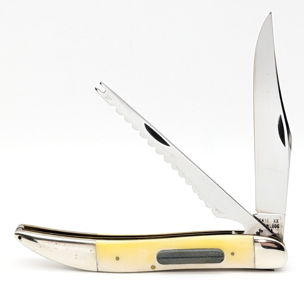 1976 Case XX Synthetic Yellow Fisherman's Knife 32095: Knife is in good condition with light scratches on the blade, scuffs and tarnishing on the bolsters, fading on the handle scales, and and pin cracks on both the front and back handle scale bottom pins