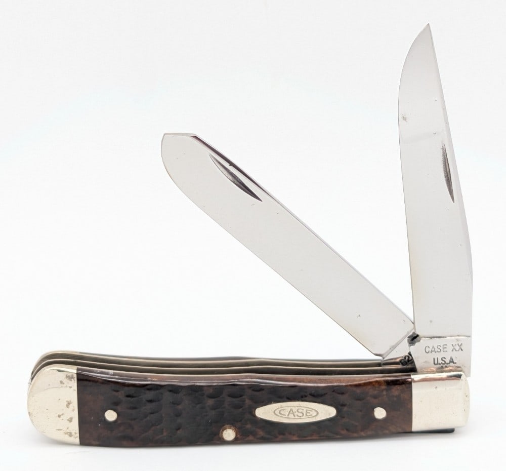 1978 Case XX Jig Bone Trapper 6254: Knife is in very nice condition with some small carbon spots, and some tarnishing from age and handling. Overall measures 4-1/8in when closed.