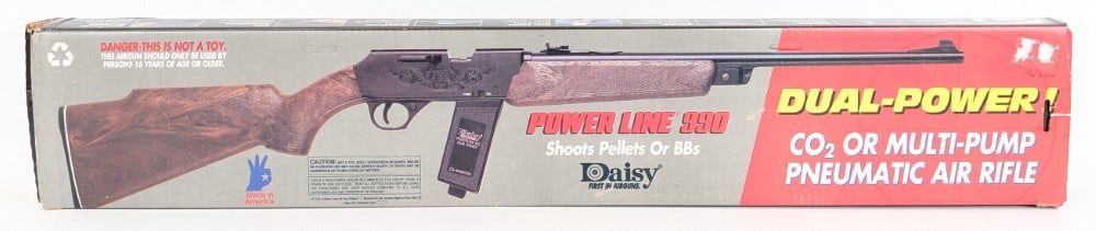 NIB Sealed Daisy Powerline 990 .177 Cal BB Air Rifle: Features selectable power system being either CO2 or by manual pump. Rifle is in new condition. Measures 37in long. Ref: 1003