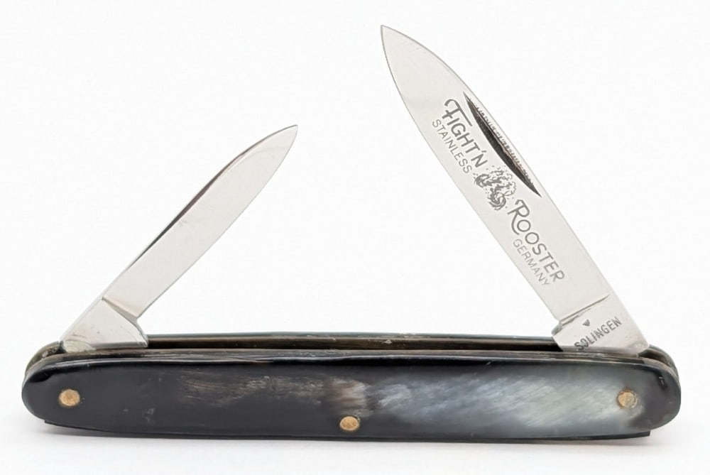 Frank Buster Fight'n Rooster Horn Handle Pen Knife: Knife is in very nice condition with light scuffs from handling. Overall measures 3in when closed.