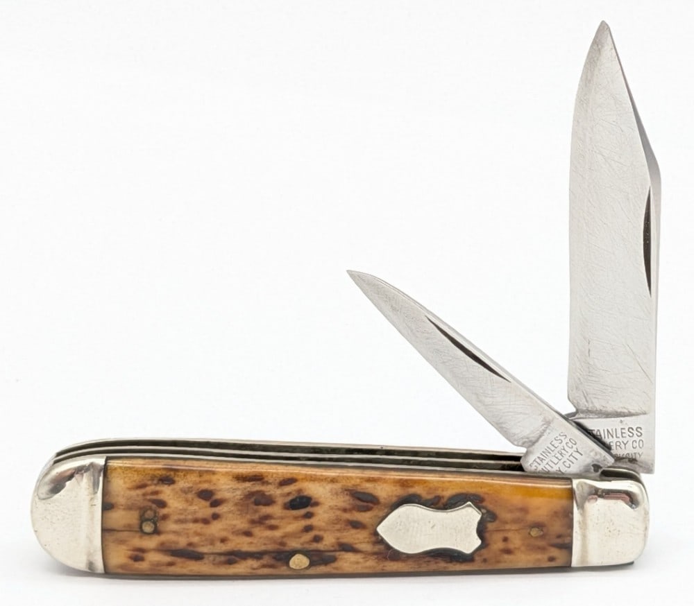 Stainless Cutlery Co. Jigged Bone Jack Knife: Knife is in good cleaned condition with scratches and light material loss on the blades, scuffs and dings on the polished bolsters, and some hairline cracks on the front handle scale. Overall measures