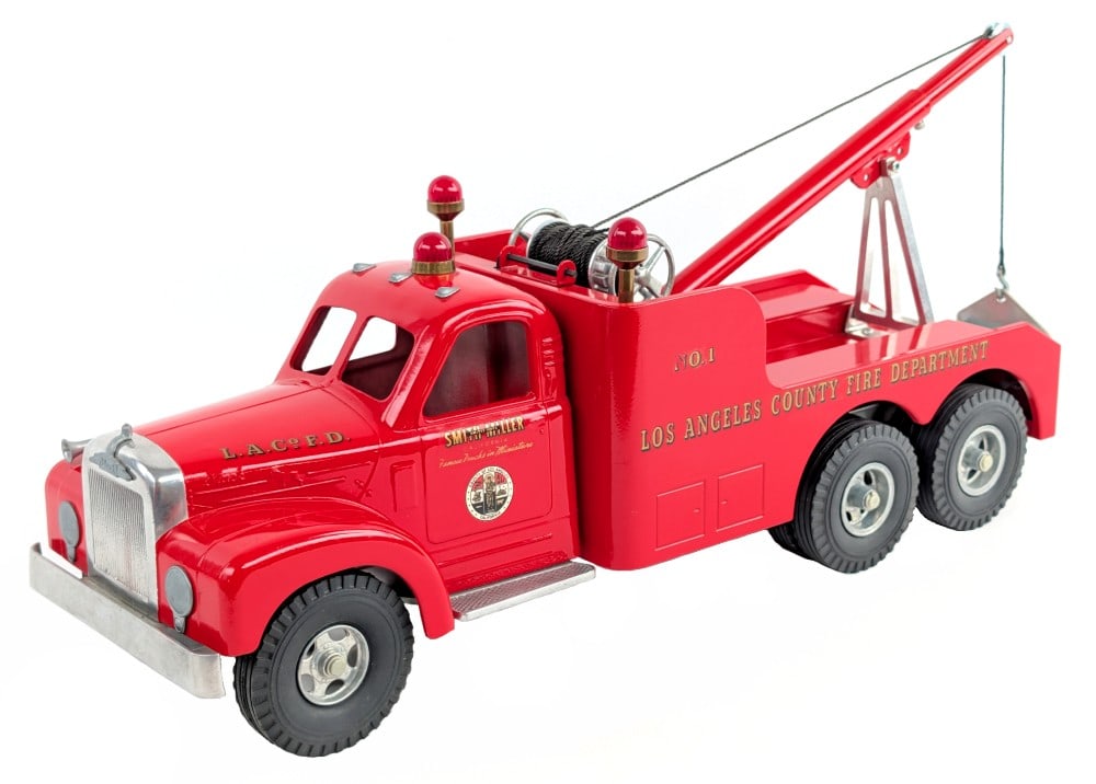 Fred Thompson Smith Miller B Mack LACFD Wrecker Tow Truck: Fred Thompson Smith Miller Los Angeles County Fire Department wrecker tow truck. The truck displays very well with chrome features, sirens, and great detail. Good condition with light dust from displa