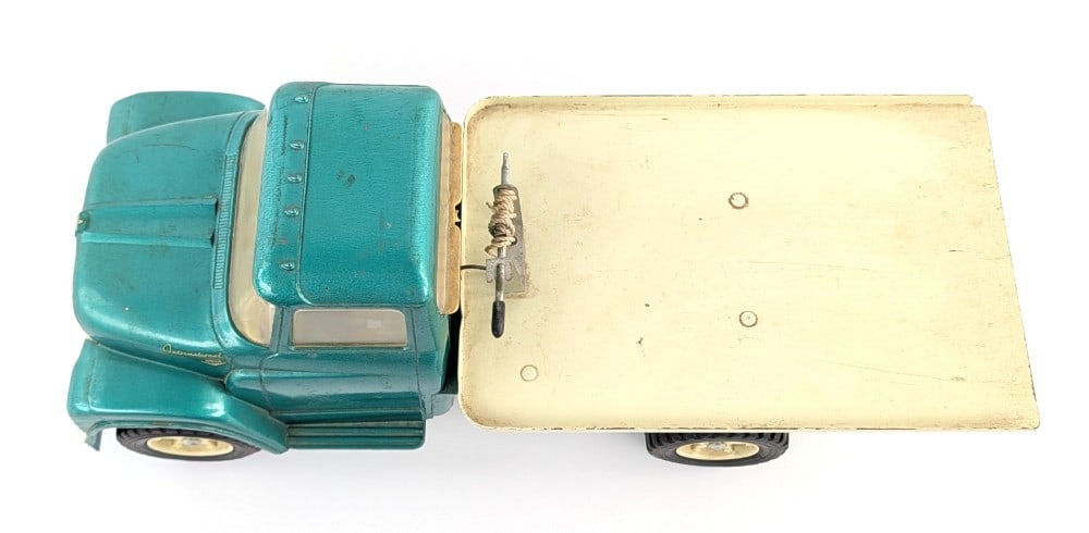 Original Ertl International Loadstar Model 1600 Tilt-Bed Truck - 7