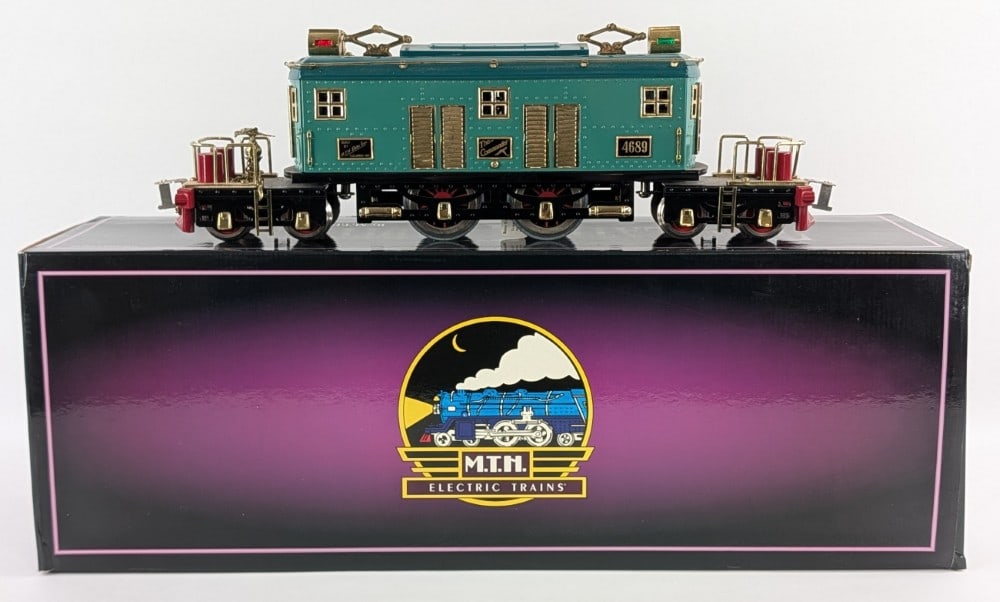 MTH Tinplate Traditions Presidential Blue with Brass Trim Electric Locomotive: MTH Tinplate Traditions Presidential Passenger set blue with brass trim electric locomotive. The locomotive has dust and wear from light run time, storage, and display. The box has some moisture damag