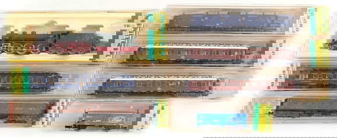 (1) Minitrix N Scale Locomotive w/ Tender & (6) Train Cars