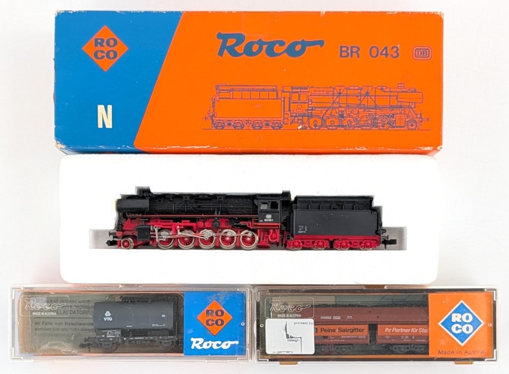 ROCO N Scale 02106A Loco w/ Tender and (2) Train Cars (1 of 5)