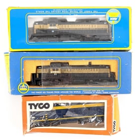 (2) AHM HO Scale #23 Monon Engine and Tyco #4015 Santa Fe Engine