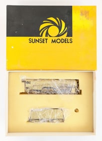 Sunset Models USRA Heavy Mountain Steam Locomotive 4-8-2 w/ Tender