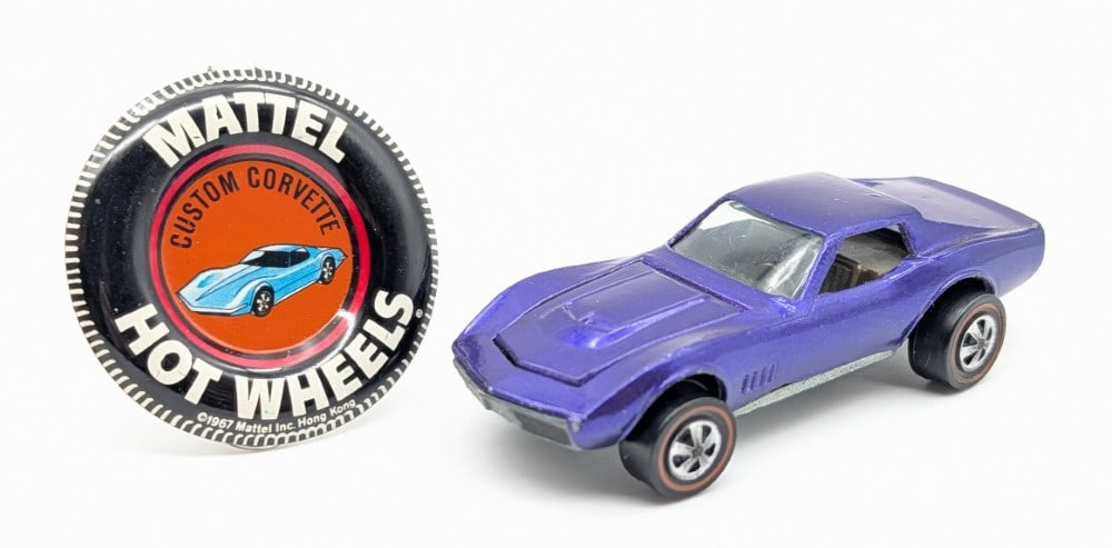 Hot Wheels Redline Purple Custom Corvette w/ Button: Hot Wheels Redline purple Custom Corvette with metal button. The car has some very minimal edge wear and a micro chip on the roof. Overall in excellent condition with minor toning to the base and grea