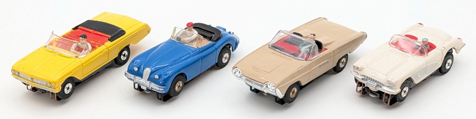 (4) Vintage HO Scale Slot Cars (1 of 7)
