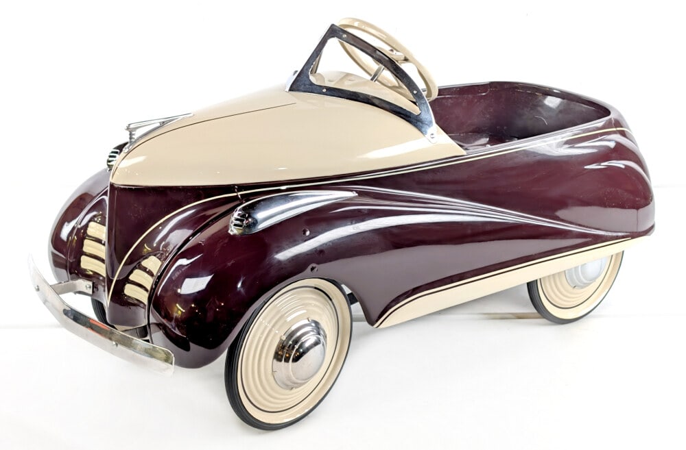 Restored Steerlcraft Lincoln Zephyr pedal car (1 of 9)