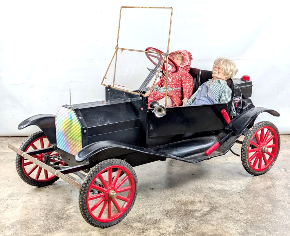 Vintage Ford Model T Shriners Gas Powered Parade Car: Powered by a 5 horsepower Tecumseh engine. Consignor states it was running in the summer of 2025.