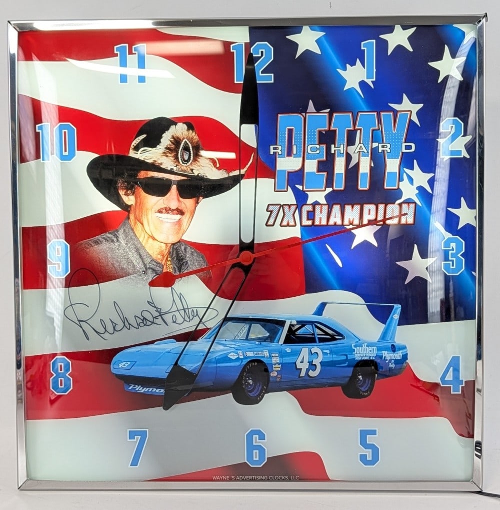 Custom Richard Petty Autographed Pam Style Advertising Clock (1 of 9)