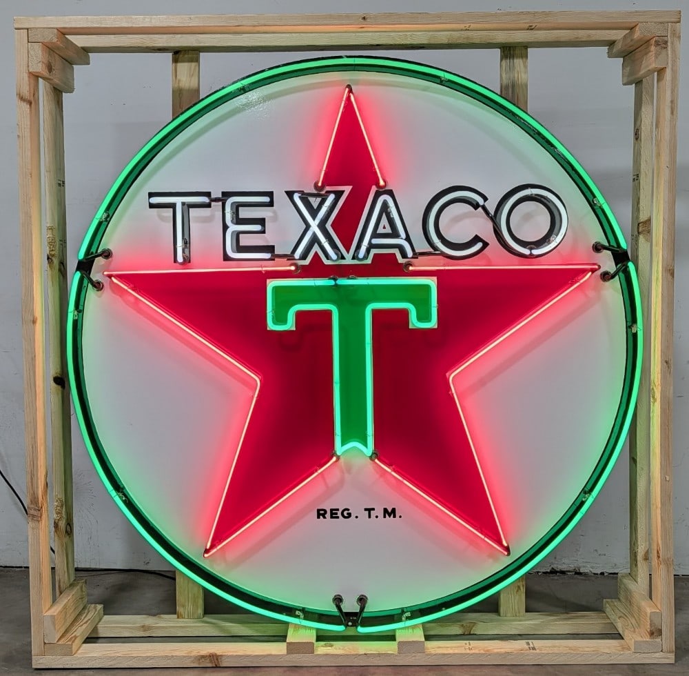 Restored 6ft SSP Texaco Service Station Neon Sign: Outstanding restored 6ft Texaco service station single sided porcelain neon sign. It features an original restored single sided porcelain sign with newly added can and flashing neon. Appears to be in