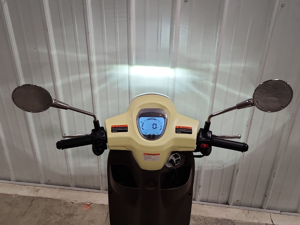 QJ motors LTR 150 Moped - 11