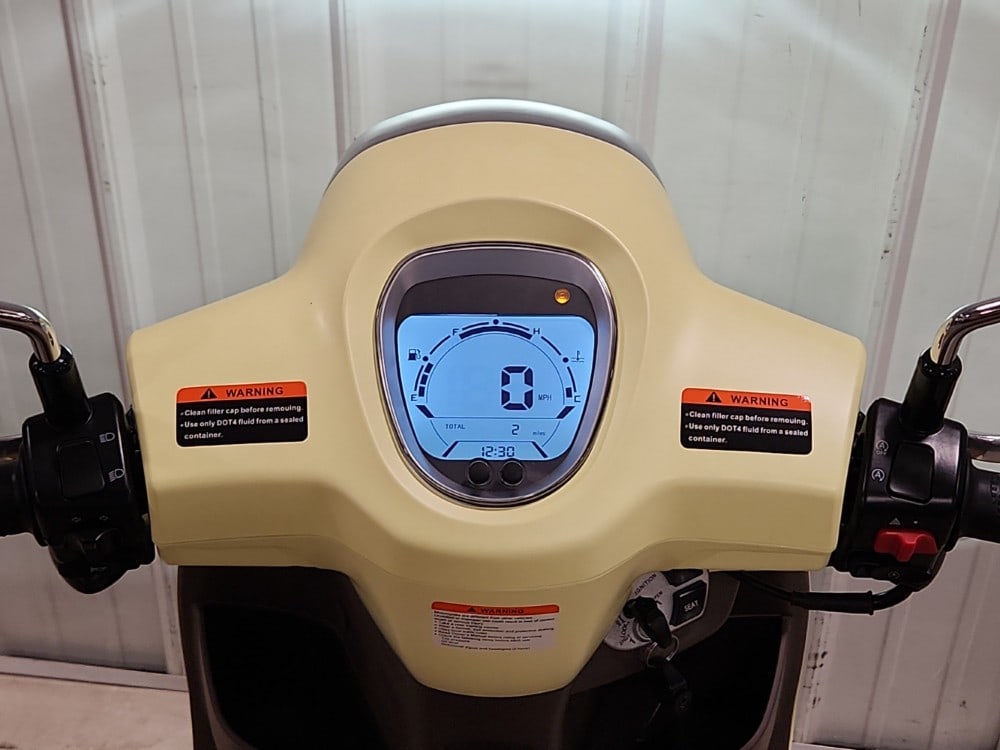 QJ motors LTR 150 Moped - 12