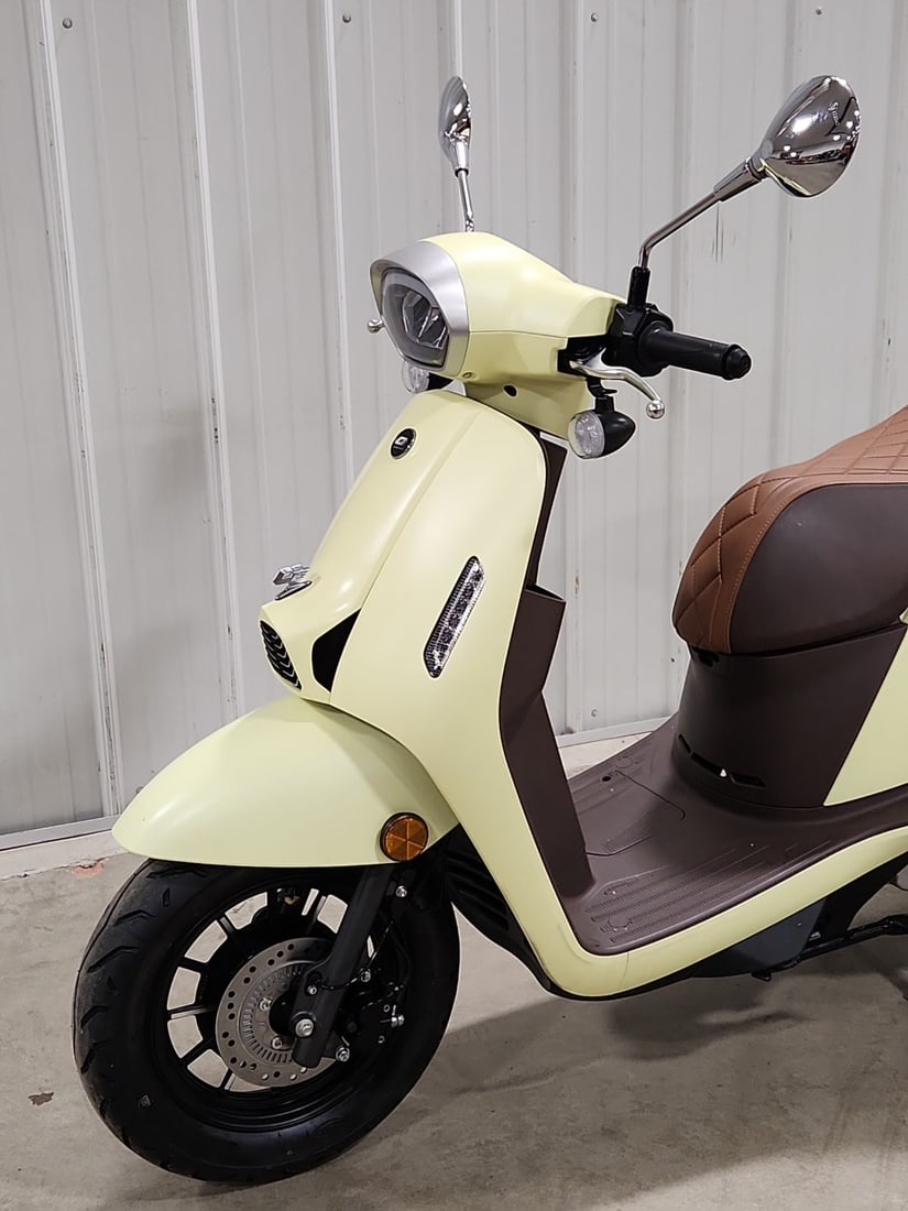 QJ motors LTR 150 Moped - 3