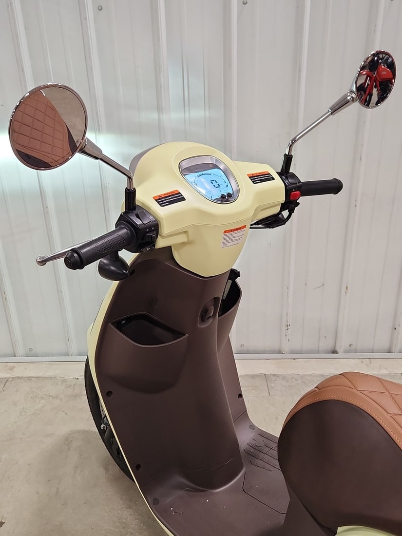 QJ motors LTR 150 Moped - 6