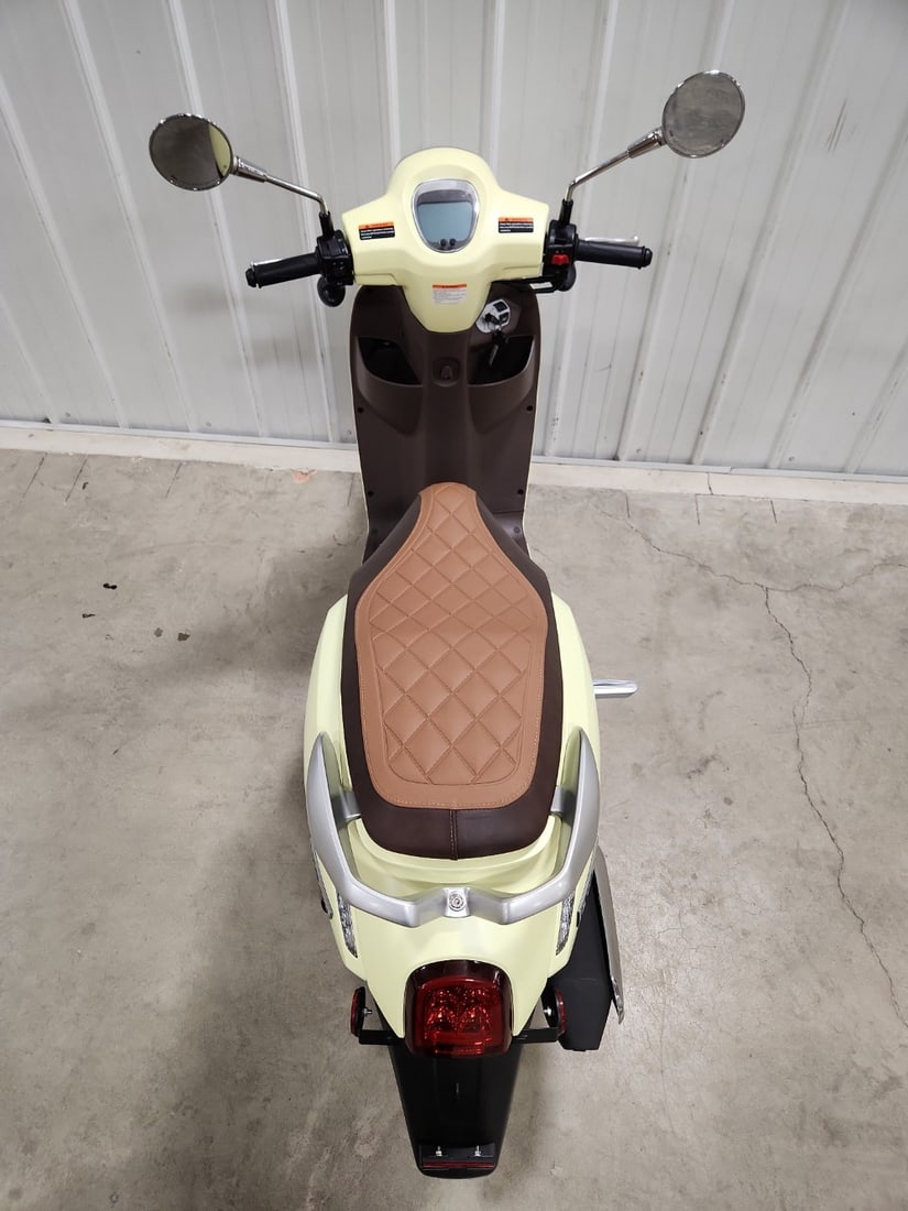 QJ motors LTR 150 Moped - 8