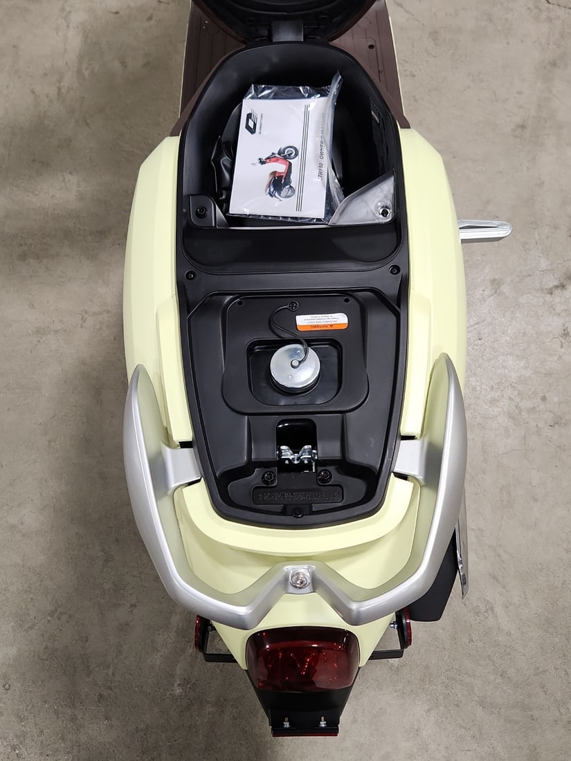 QJ motors LTR 150 Moped - 9