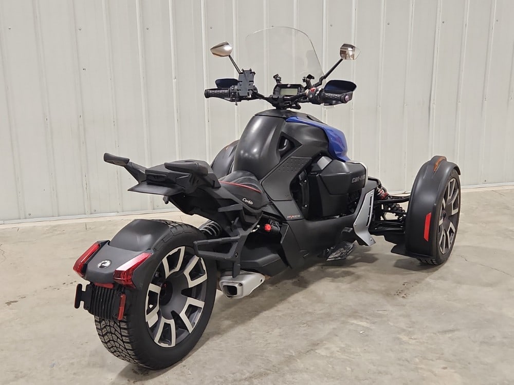 Can-Am Ryker 900 - 16