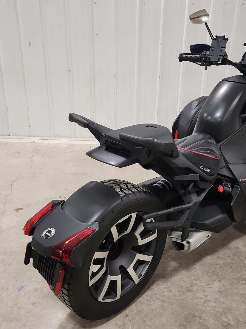 Can-Am Ryker 900 - 18