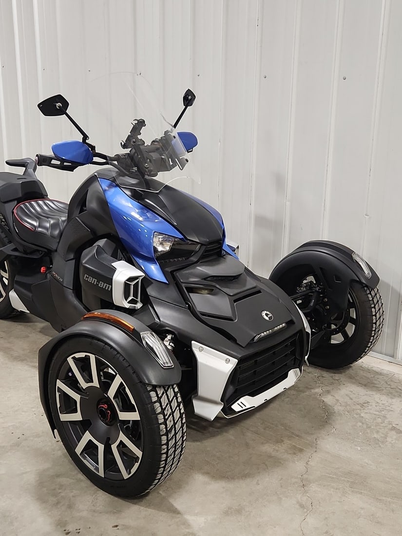 Can-Am Ryker 900 - 20