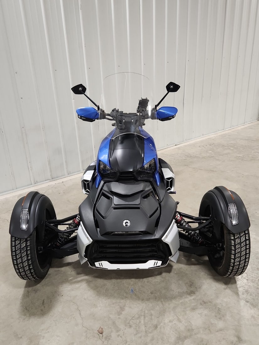 Can-Am Ryker 900 - 2