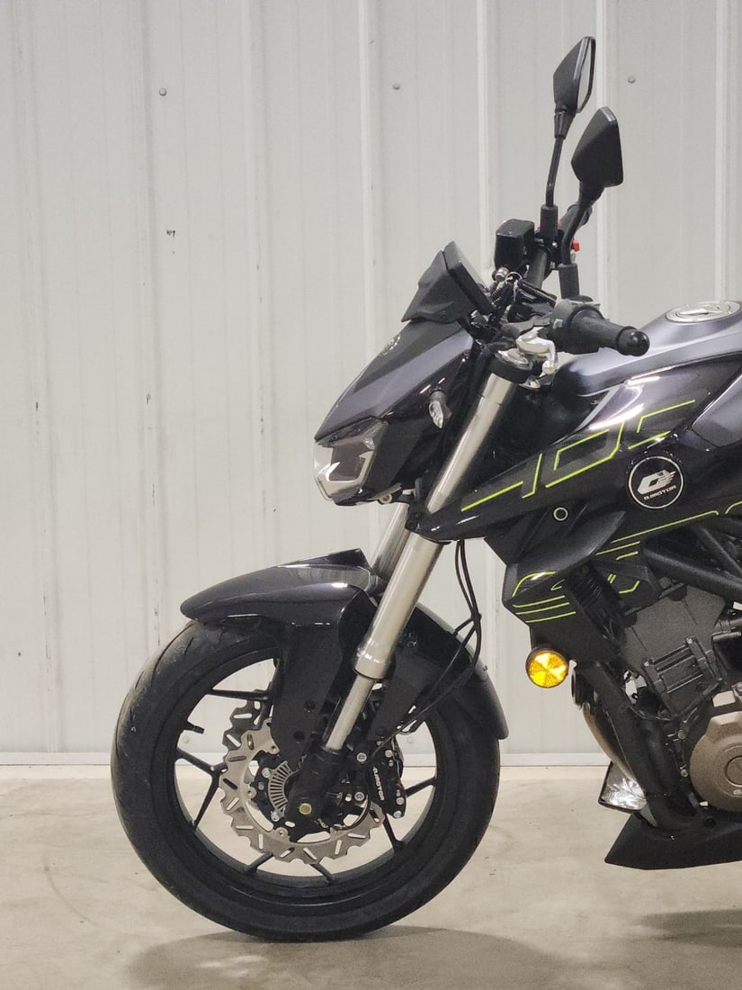 2023 QJ Motor SRK 400 Motorcycle - 3