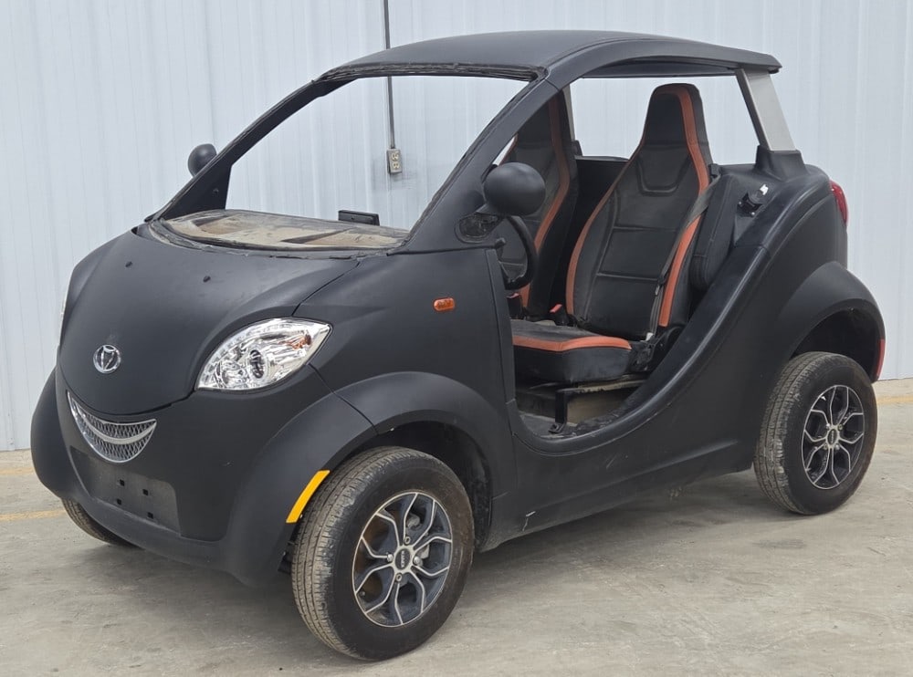 2024 Kandi Smile 48V Electric Golf Cart: Sells with No Reserve! 5000 Watt AC Electric Motor RWD Backup Camera Includes Charger Not Charging, Broken Windshield VIN: 7UCM2D1HXRA000008 Bill of Sale Only